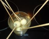 Foto del paso 2 de la receta: Brochetas de huevos de codorniz caramelizados