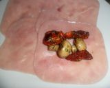 Foto del paso 1 de la receta: Lomo de cerdo relleno de jamón, tomatitos secos y champiñones