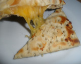 Foto del paso 5 de la receta: Flatbread de cuatro quesos