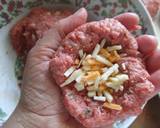 Foto del paso 3 de la receta: Hamburguesas rellenas de tres quesos con pesto
