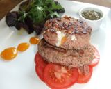 Foto del paso 5 de la receta: Hamburguesas rellenas de tres quesos con pesto