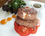 Foto del paso 5 de la receta: Hamburguesas rellenas de tres quesos con pesto
