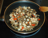 Foto del paso 2 de la receta: Timbal de langostinos y setas