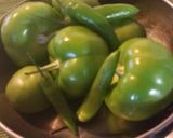 Foto del paso 1 de la receta: Chilaquiles verdes con pollo