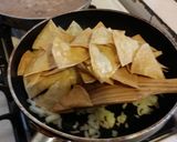 Foto del paso 5 de la receta: Chilaquiles verdes con pollo