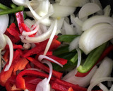 Foto del paso 1 de la receta: Bifes a la criolla especial