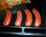 Foto del paso 2 de la receta: Bocaditos con chorizos colorados y olivas rellenas.