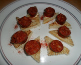 Foto del paso 6 de la receta: Bocaditos con chorizos colorados y olivas rellenas.