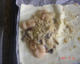 Foto del paso 4 de la receta: Hojaldre de setas y gambas