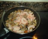 Foto del paso 2 de la receta: Quiche de gambas y setas