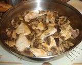 Foto del paso 7 de la receta: Lonchas de pollo, champiñones y salsa de bechamel
