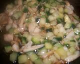 Foto del paso 2 de la receta: Tartar de atún rojo, setas y calabacines