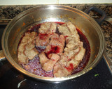 Foto del paso 3 de la receta: Escalopas de ternera en salsa al vino tinto