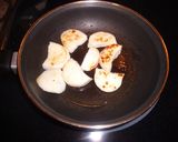 Foto del paso 2 de la receta: Ensalada de setas y colas del océano