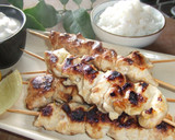 Foto del paso 5 de la receta: Brochetitas de pollo con arroz basmati y salsa
