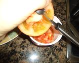 Foto del paso 1 de la receta: Tomates rellenos de atún y aceitunas