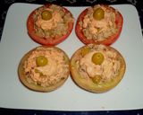Foto del paso 2 de la receta: Tomates rellenos de atún y aceitunas