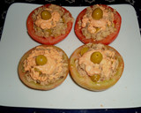 Foto del paso 2 de la receta: Tomates rellenos de atún y aceitunas