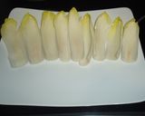 Foto del paso 1 de la receta: Endivias rellenas de arroz, piña y piñones