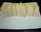 Foto del paso 1 de la receta: Endivias rellenas de arroz, piña y piñones