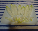 Foto del paso 2 de la receta: Endivias rellenas de arroz, piña y piñones