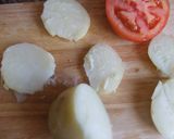 Foto del paso 1 de la receta: Ensalada sencilla de tomates y patatas con mozzarella