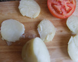 Foto del paso 1 de la receta: Ensalada sencilla de tomates y patatas con mozzarella