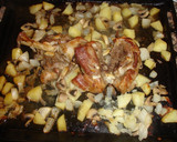 Foto del paso 5 de la receta: Paletilla de cordero al horno con guarnición
