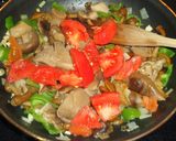 Foto del paso 2 de la receta: Arroz de setas y calamares