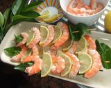 Foto del paso 1 de la receta: Brochetas de langostinos con limas