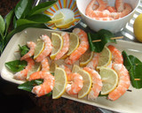 Foto del paso 1 de la receta: Brochetas de langostinos con limas