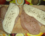 Foto del paso 1 de la receta: Pechugas de pollo rellenas de queso con salsa de almendras