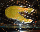 Foto del paso 2 de la receta: Salmón con salsa fresca al pesto