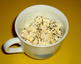 Foto del paso 1 de la receta: Ensalada de tomate, queso a las hierbas y salmón ahumado