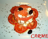 Foto del paso 4 de la receta: Ensalada de tomate, queso a las hierbas y salmón ahumado