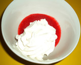 Foto del paso 1 de la receta: Tulipa rellena de salsa de fresas con nata y helado