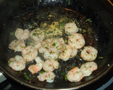 Foto del paso 3 de la receta: Arroz salvaje con gambas y nueces