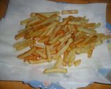 Foto del paso 1 de la receta: Patatas, guisantes y aros de cebolla fritos