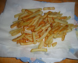 Foto del paso 1 de la receta: Patatas, guisantes y aros de cebolla fritos