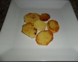 Foto del paso 2 de la receta: Huevos y verduras sobre colchón de patatas salteadas