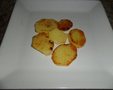 Foto del paso 2 de la receta: Huevos y verduras sobre colchón de patatas salteadas