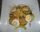 Foto del paso 7 de la receta: Huevos y verduras sobre colchón de patatas salteadas