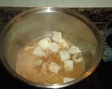 Foto del paso 1 de la receta: Sepia y gambas con patatas y champiñones