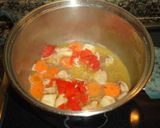 Foto del paso 2 de la receta: Sepia y gambas con patatas y champiñones