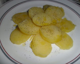 Foto del paso 1 de la receta: Ensalada escalonada de patatas y huevos