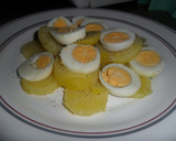 Foto del paso 4 de la receta: Ensalada escalonada de patatas y huevos