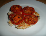 Foto del paso 4 de la receta: Pollo a la plancha con orejones de tomate