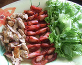 Foto del paso 5 de la receta: Ensalada de aguacates y pollo con salsa de morrones