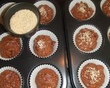 Foto del paso 4 de la receta: Muffins de algarroba con frutos secos y semillas de sésamo blanco