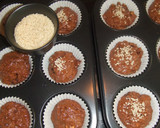 Foto del paso 4 de la receta: Muffins de algarroba con frutos secos y semillas de sésamo blanco